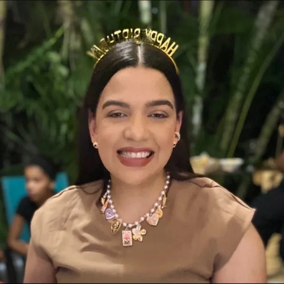 NEW - Fantasy Gold and Pearl Charm‎ Necklace - Picture 6 of 7